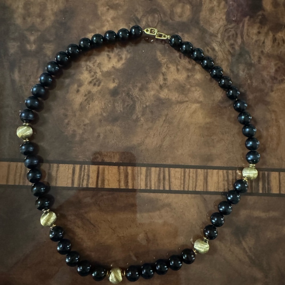 Sex fifth Avenue statement necklace